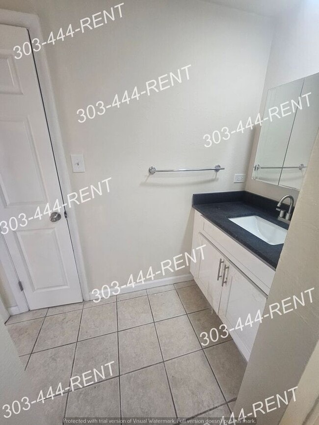 Building Photo - Affordable, comfortable, and conveniently located home in Denver