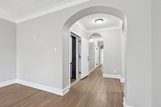 Building Photo - 7757 S Essex Ave