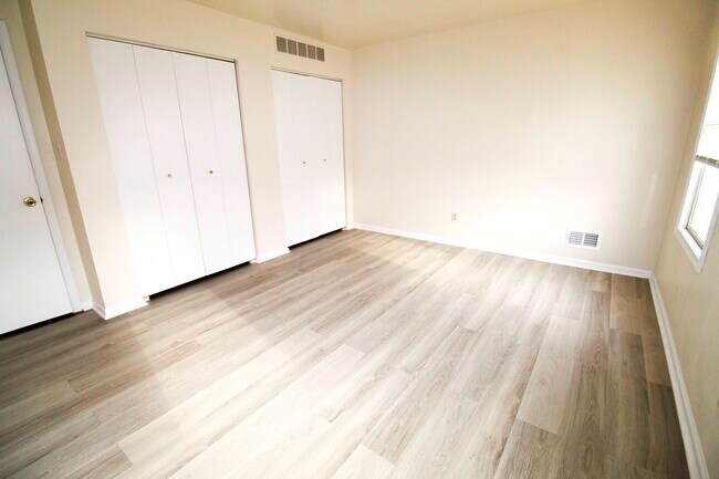 Building Photo - 507 W 4th St