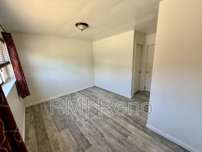 Building Photo - 790 Topaz Dr
