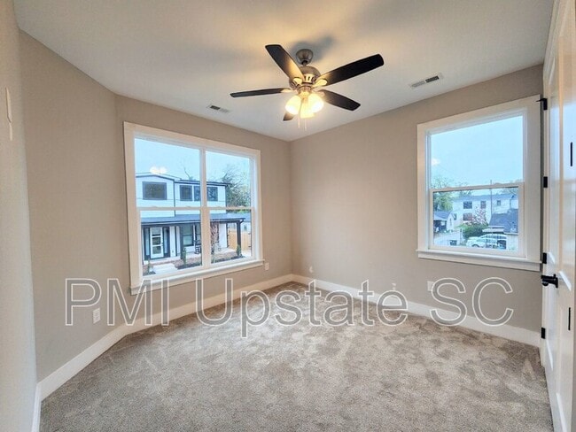 Building Photo - 6 Dean St