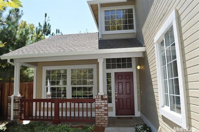 Building Photo - Comfortable Contemporary  Furnished home Short term rental only