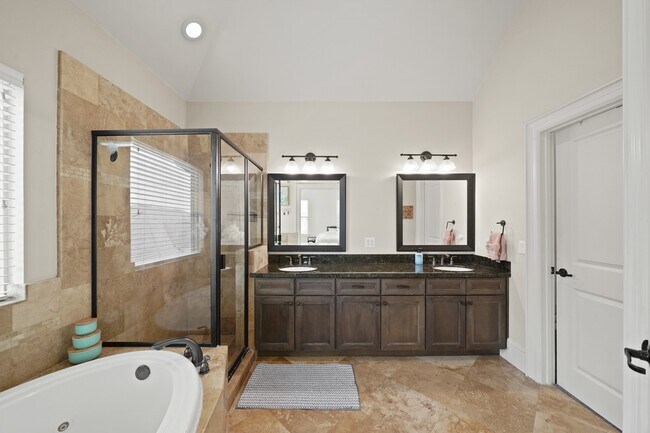 Building Photo - 3808 Center St