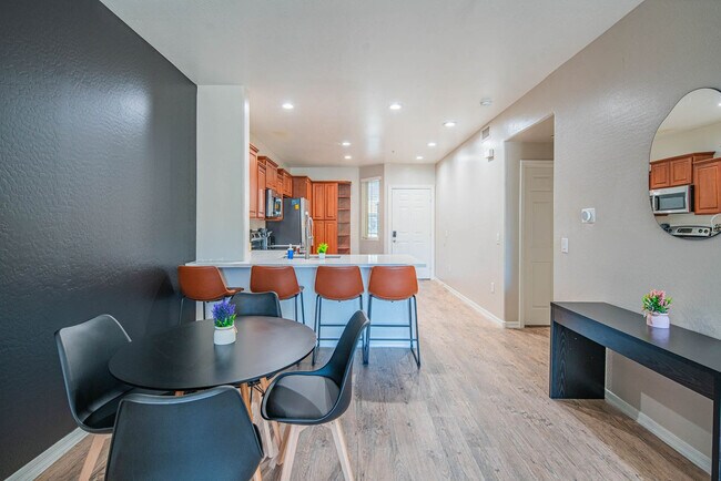 Building Photo - 1275 E University Dr