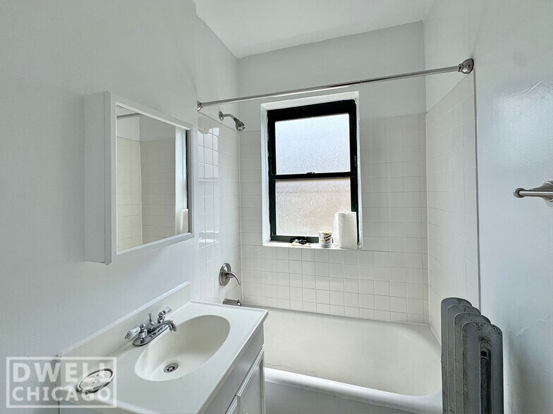 Building Photo - 2342 N Spaulding Ave