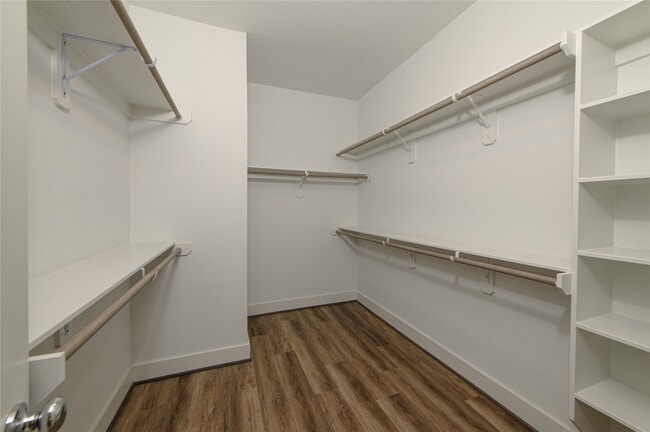 Building Photo - 1274 N Post Oak Rd
