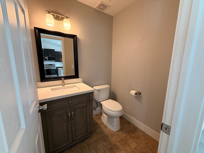 Building Photo - 1627 Hamlet Dr