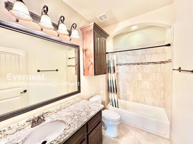 Building Photo - 4417 Villa Dr
