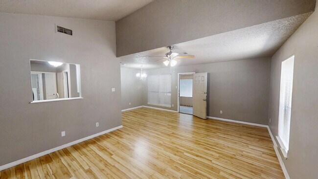 Building Photo - 519 Myra Lou Ave