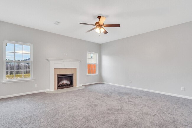 Building Photo - COMING EARLY JUNE 2026! (Pet Friendly)