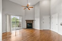 Building Photo - Awesome Penthouse Condo in Town Center Terrace!