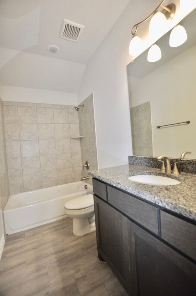 Building Photo - FOR LEASE! Charming 4 Bedroom - 2 Bathroom...