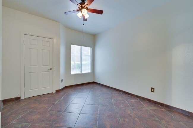 Building Photo - Guard Gated!!! Community Pool, Spa!!! Fitn...
