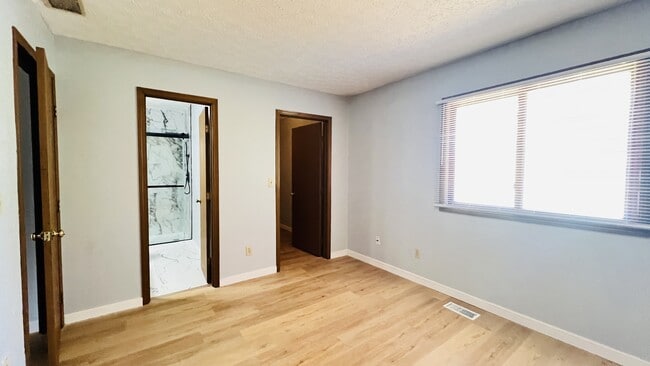 Building Photo - 431 S Village Ct