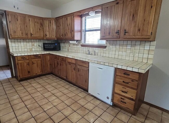 Building Photo - 415641 E 1094 Rd