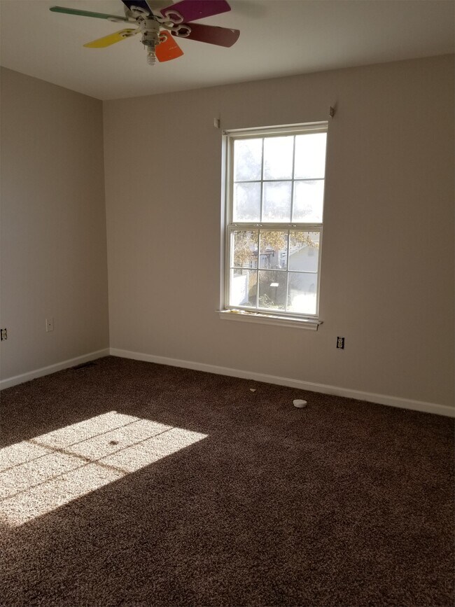 Building Photo - 420 Cherry Ln