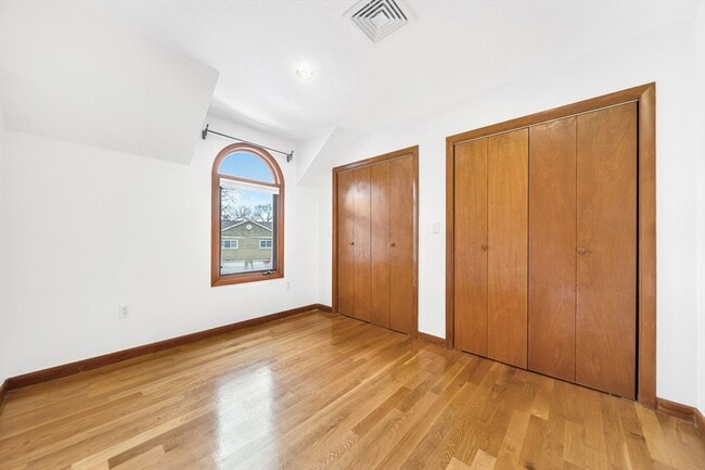 Building Photo - 16 Carthay Cir