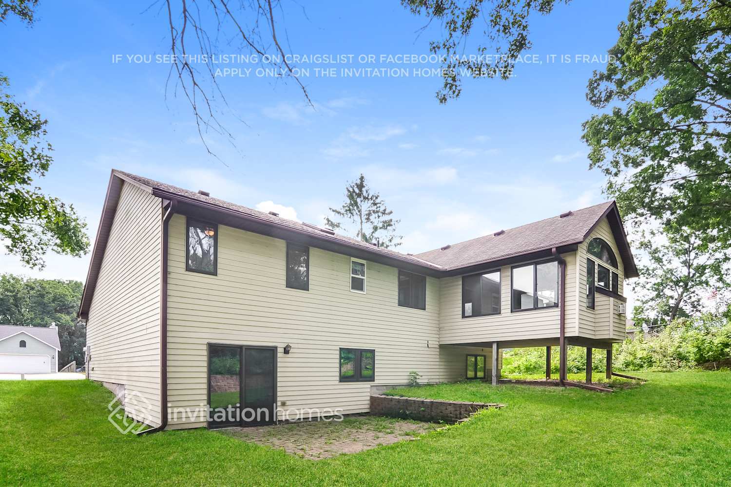 Building Photo - 1609 Lakewood Dr N