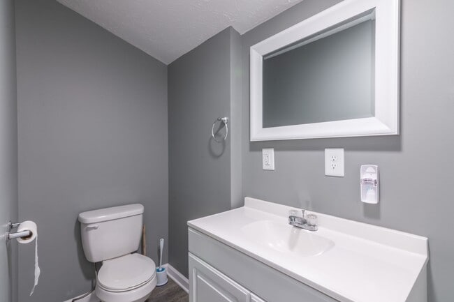 Building Photo - Charming home in the center of Lafayette!