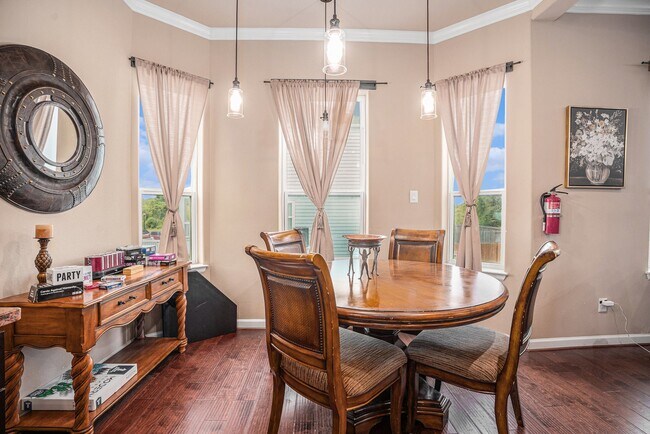 Building Photo - 1333 N Meyer Ave