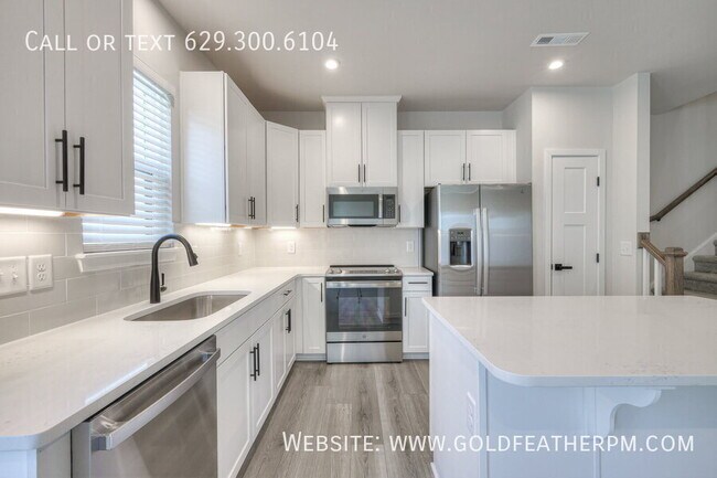 Building Photo - 2009 Walnut Ln