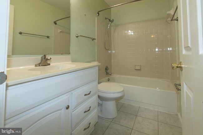 Building Photo - 48 Pontiac Way