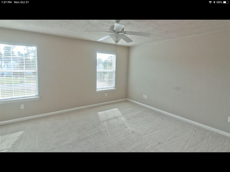 Bedroom1 - 26B Old Courthouse Way