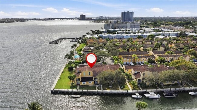 Building Photo - 1155 Lake Shore Dr