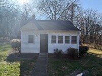 Building Photo - Hard to find Cozy 2BR Rambler!