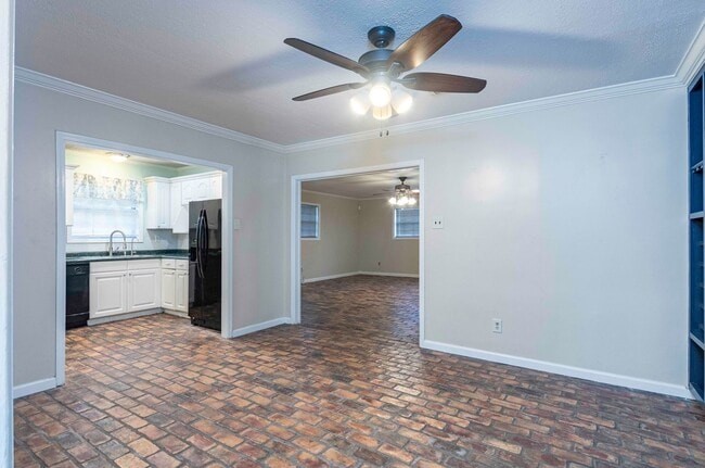 Building Photo - 101 Wakefield Dr