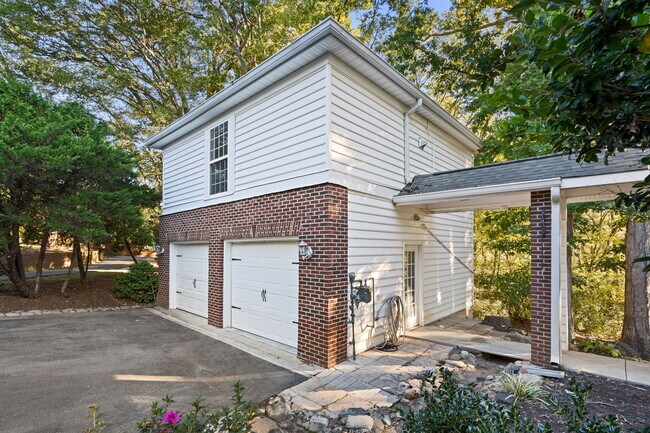 Building Photo - 7914 Gilead Rd