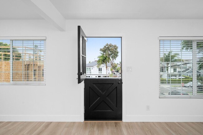 Building Photo - 520 Poinsettia Ave