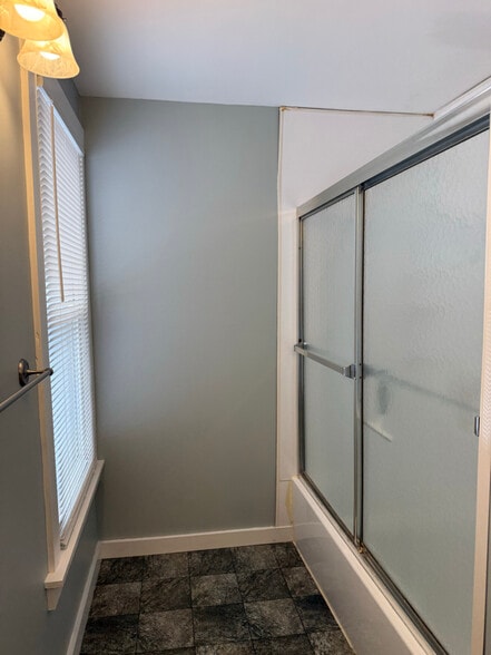 Building Photo - 815 Gage St