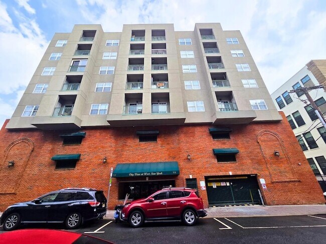 Building Photo - 318 54th St