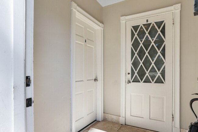 Building Photo - 2030 E 50th St