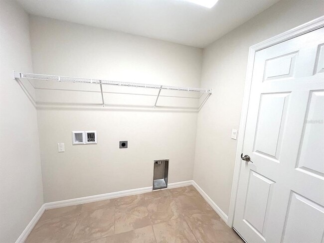 Building Photo - 9 Raemond Ln