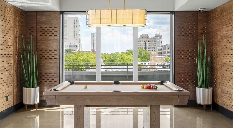 Building Photo - 1135 W Winona St