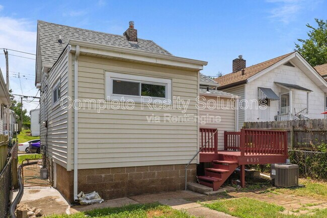 Building Photo - 4035 Schiller Pl