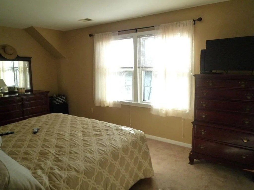 Primary Bedroom - 33 Water St