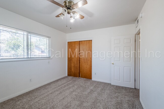 Building Photo - 3 Bedroom, 2 Bath Home Near Bakersfield Co...