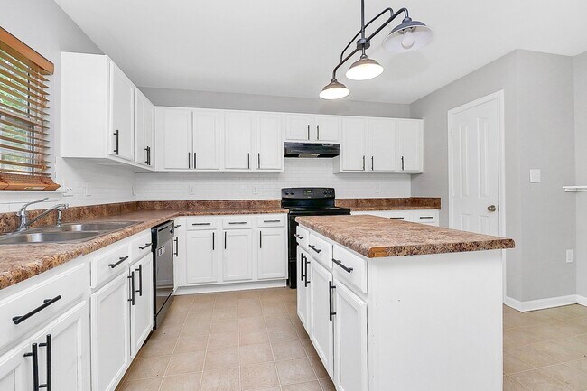 Building Photo - 115 Hunslet Cir