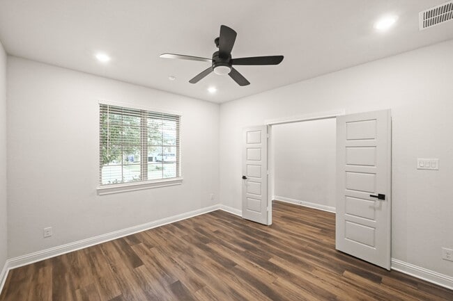 Building Photo - 15703 Monkey Rock Dr