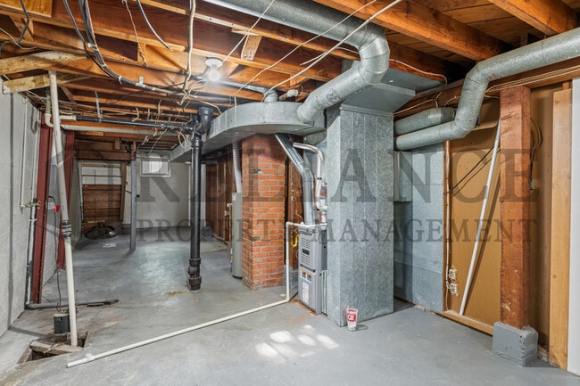 Building Photo - 1701 N Floberta Rd