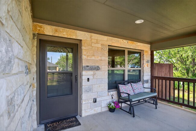Building Photo - 830 Cypress Ln