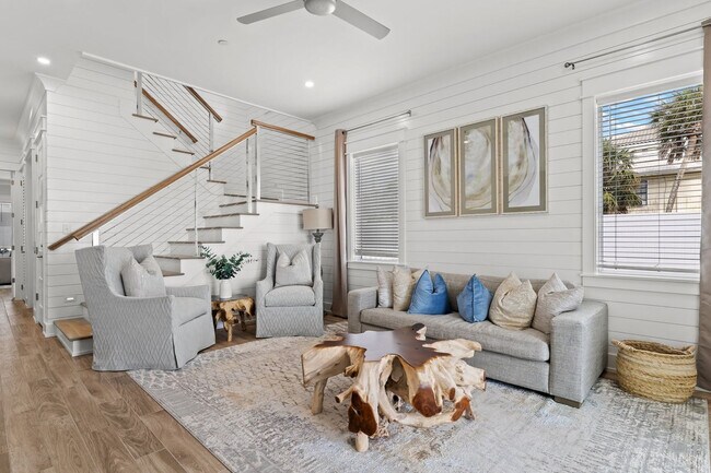 Building Photo - 14300 Front Beach Rd