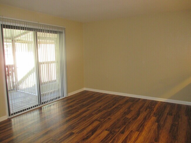 Building Photo - 2bed/1bath condo in convenient location......