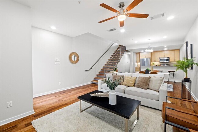 Building Photo - 503 Swanee Dr