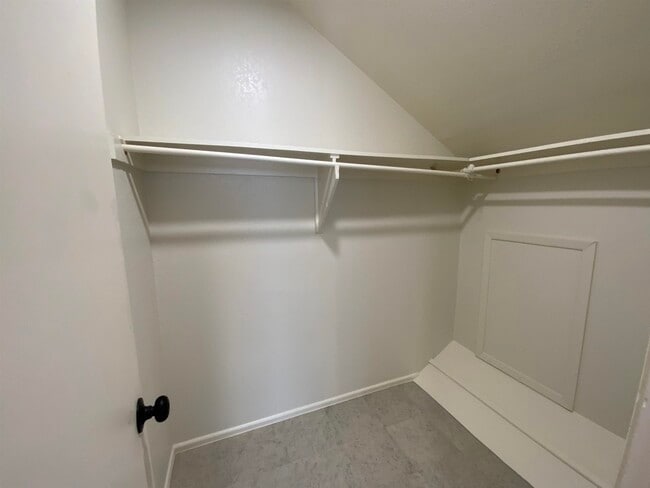 Building Photo - 119 Tours Ln
