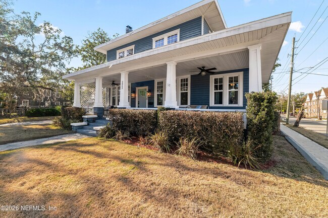 Building Photo - 2843 Oak St