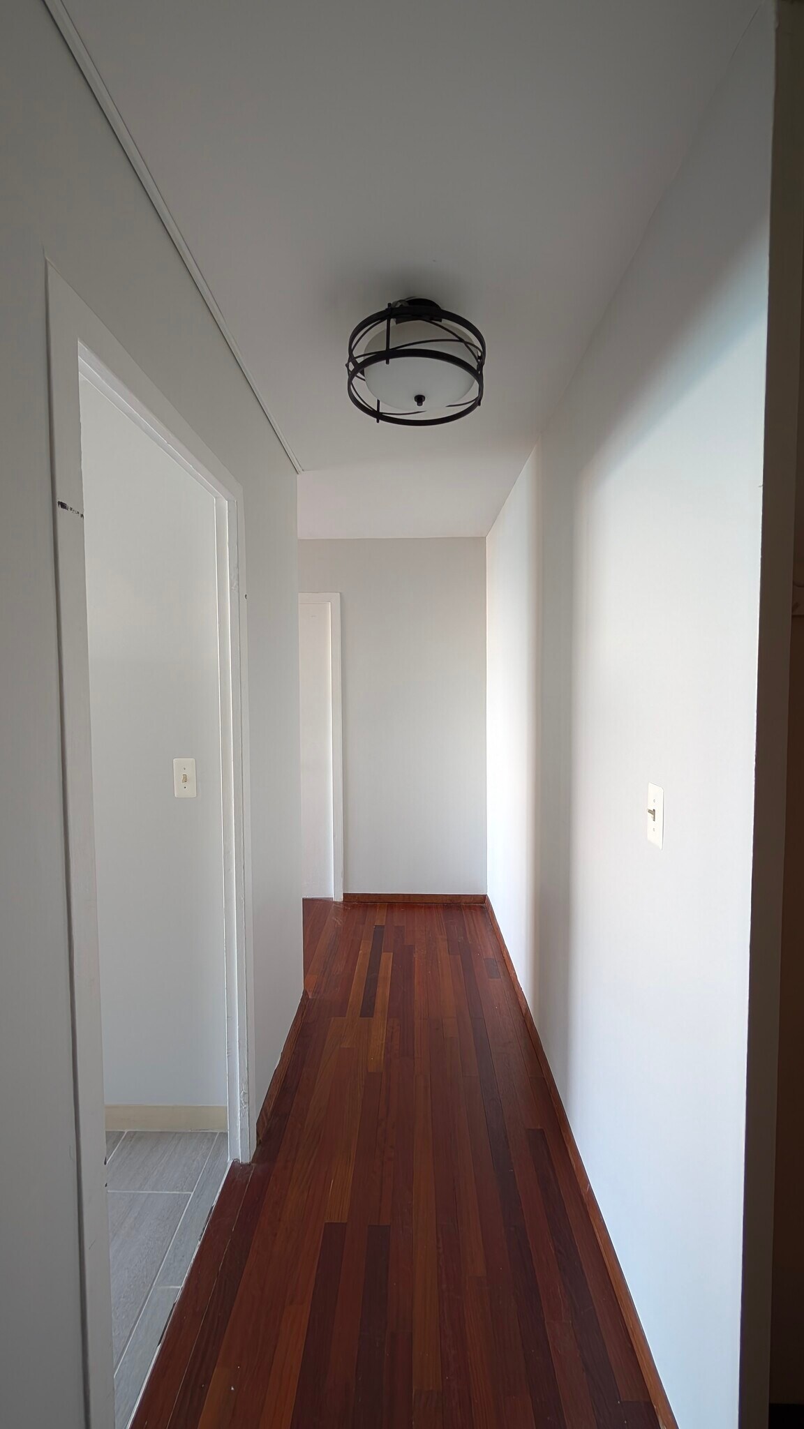 Front hall - 6301 N Sheridan Rd